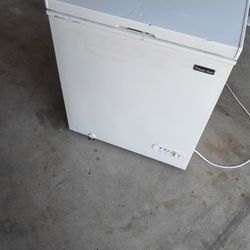 MagicChef Freezer - Works PERFECT