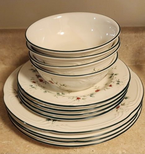 Pfaltzgraff Winterberry Christmas Holiday Dishes Plates Bowls