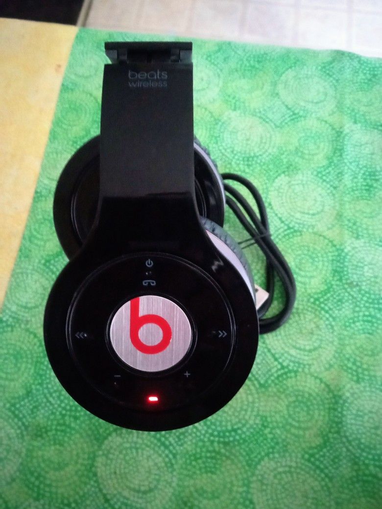 BEATS BY DR DRE WIRELESS BLUETOOTH HEADPHONES