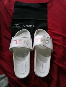 Chanel slides