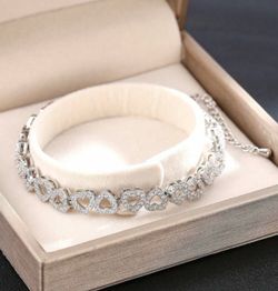 Woman tennis bracelet
