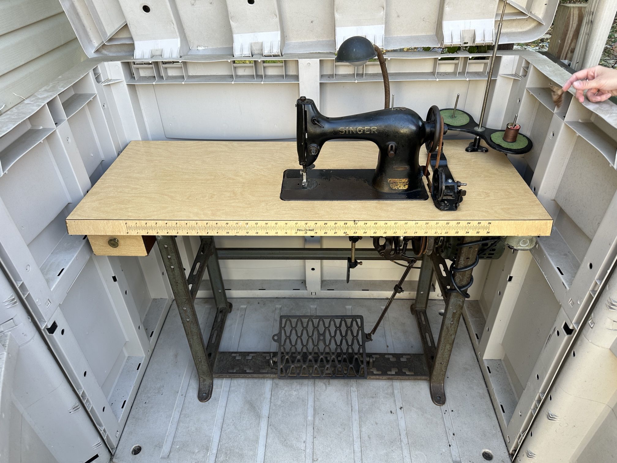 Singer 95-1 Sewing Machine & Treadle Table
