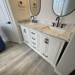 60” White Vanity (no Backsplash/Sidesplashes)