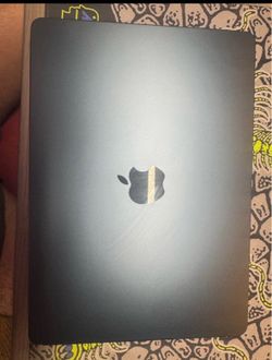 MacBook Air M2 13.6