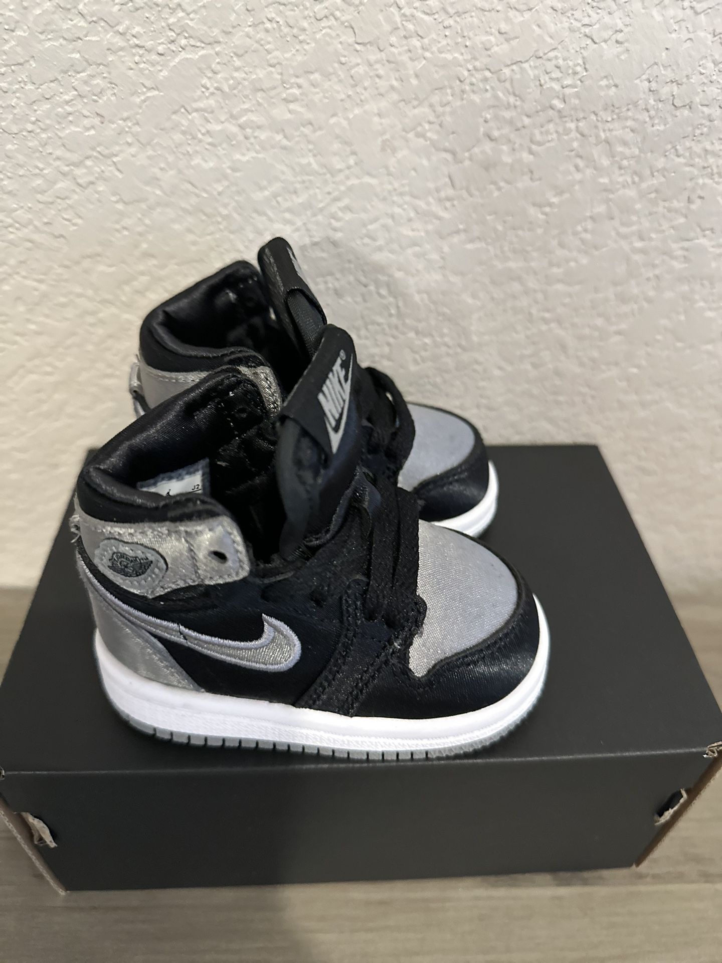 Toddlers Nike Jordan 1 Retro High OG Size 2c