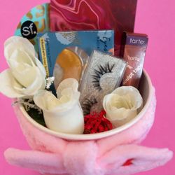 Valentine’s Day Gift Bucket