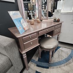  VANITY FOR GIRLS ONLY $300 OR $0 DOWN IF FINANCED
