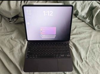 iPad pro 13 M4 wifi only  256gb with apple magic  keyboard and  apple pencil pro