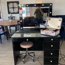 Impression Vanity 