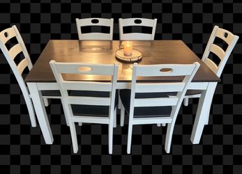 Dinning table+ 6 chairs 150$ obo