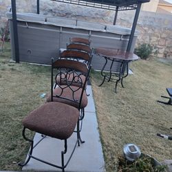 4 Chairs And Table