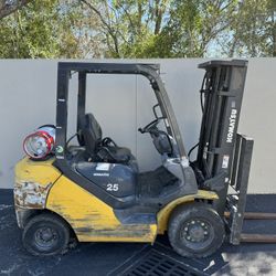 Forklift - 2015 Komatsu 5000lb