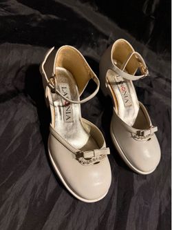 Girls shoes