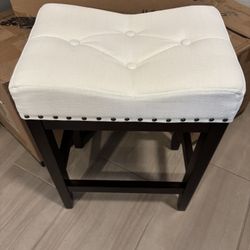 🔥 Counter Height Stool – Cream Tufted Seat – NEW 🔥