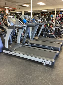 True Performance 800 High End Treadmill w/ T9 Touchscreen MSRP $5400