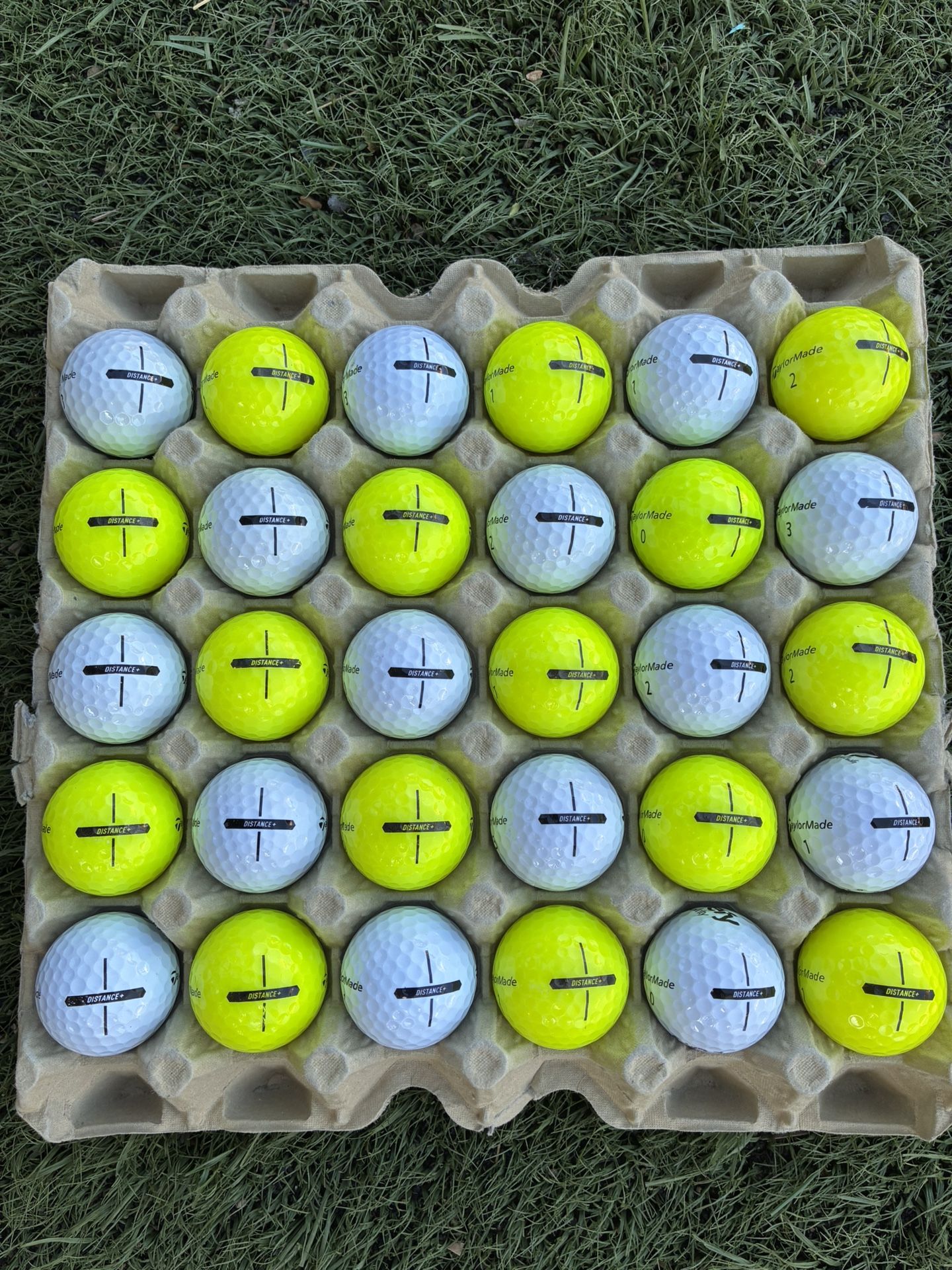 30 Golf ⛳️ Balls Taylor Made +Distance