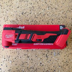 Milwaukee M18 18V Lithium-Ion Cordless Oscillating Multi-Tool (Tool-Only)