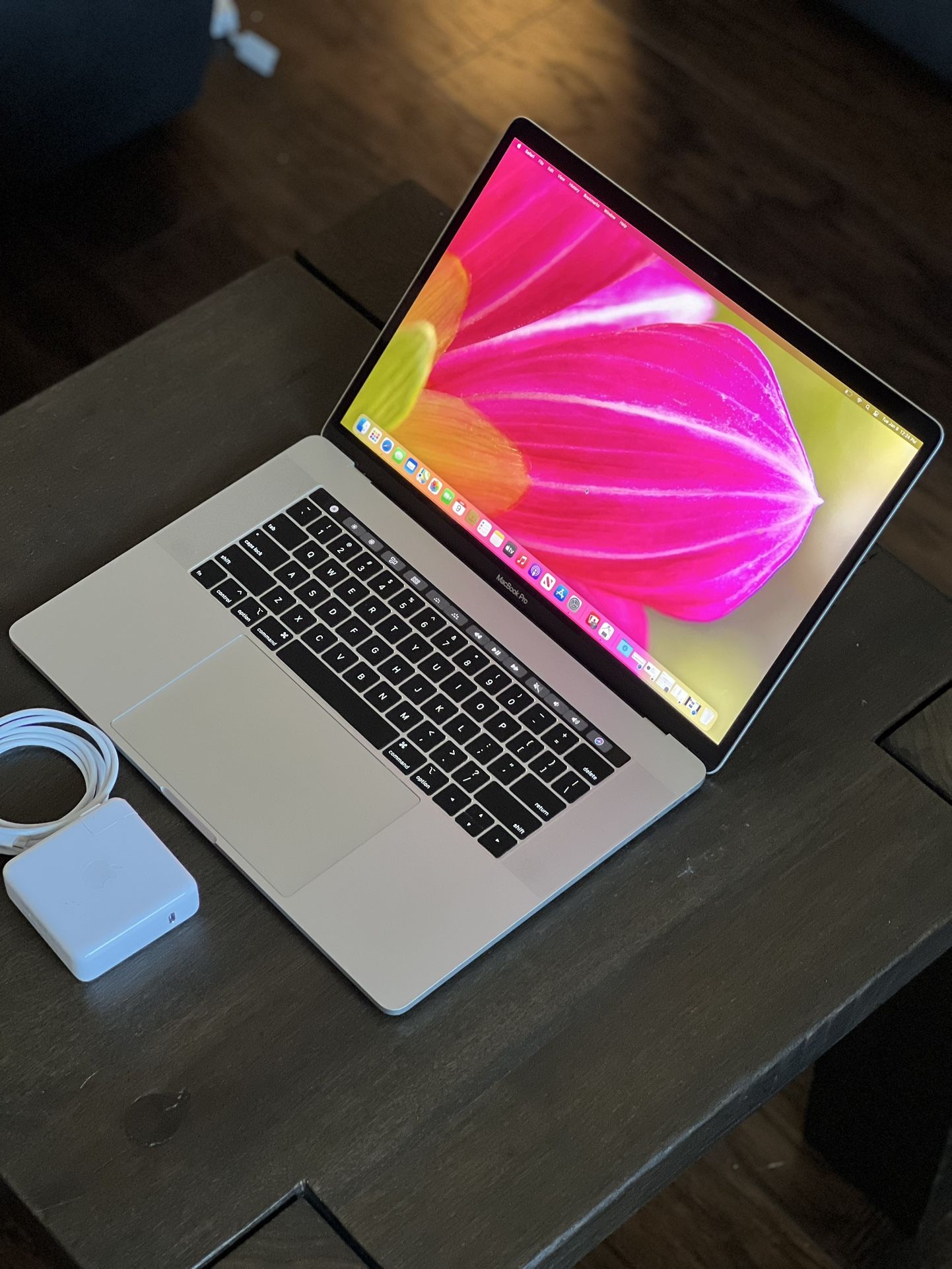 2019 MacBook Pro 15” (6-Core i7) 16gb / 256gb
