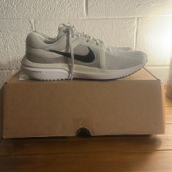 Nike Men’s Zoom Vomero Size 13