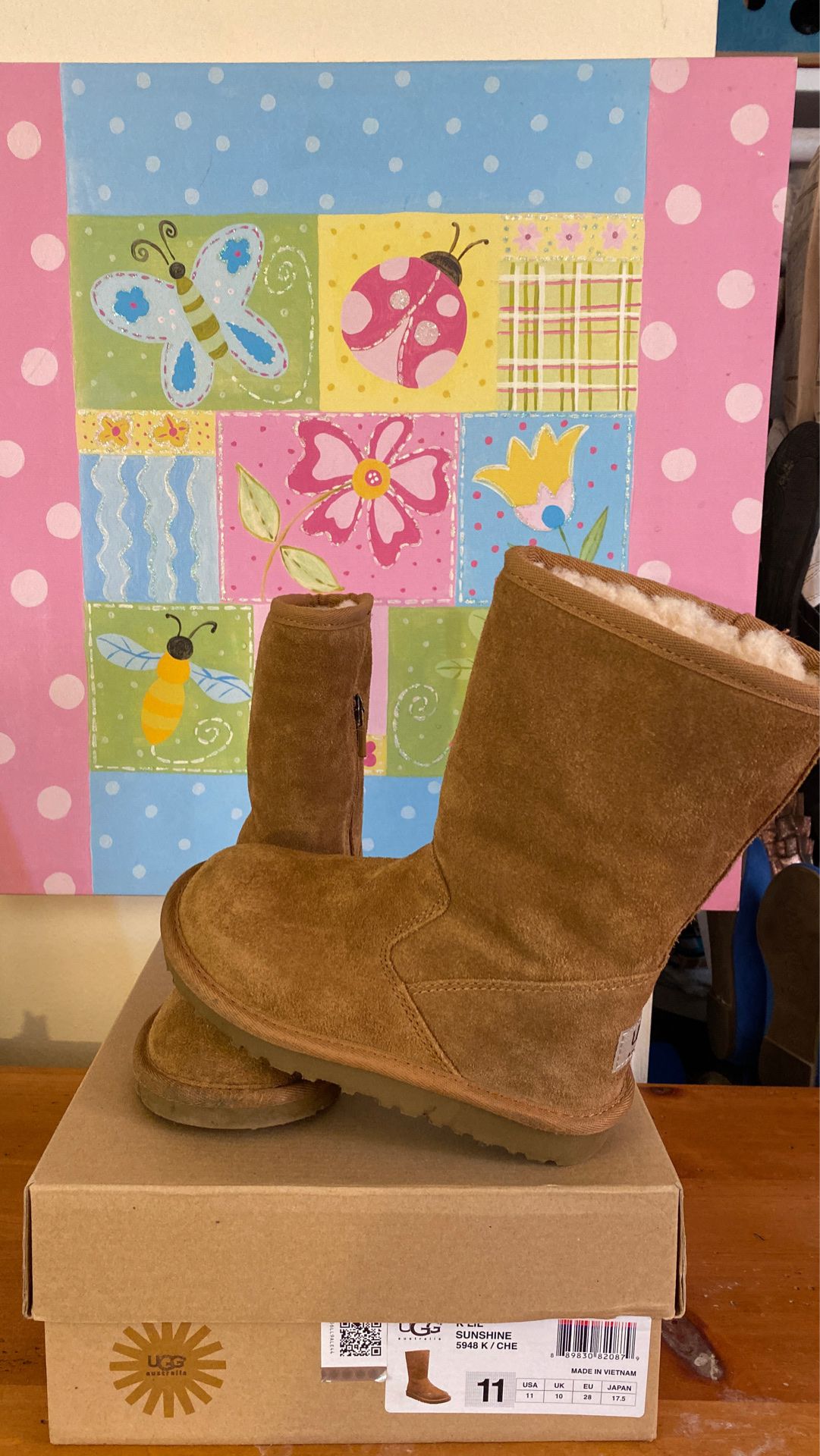 Ugg boots (size 11 girl )