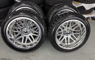 NEW 22x12 fuel polished wheels wrapped in 33x12.50r22 lancaster tires