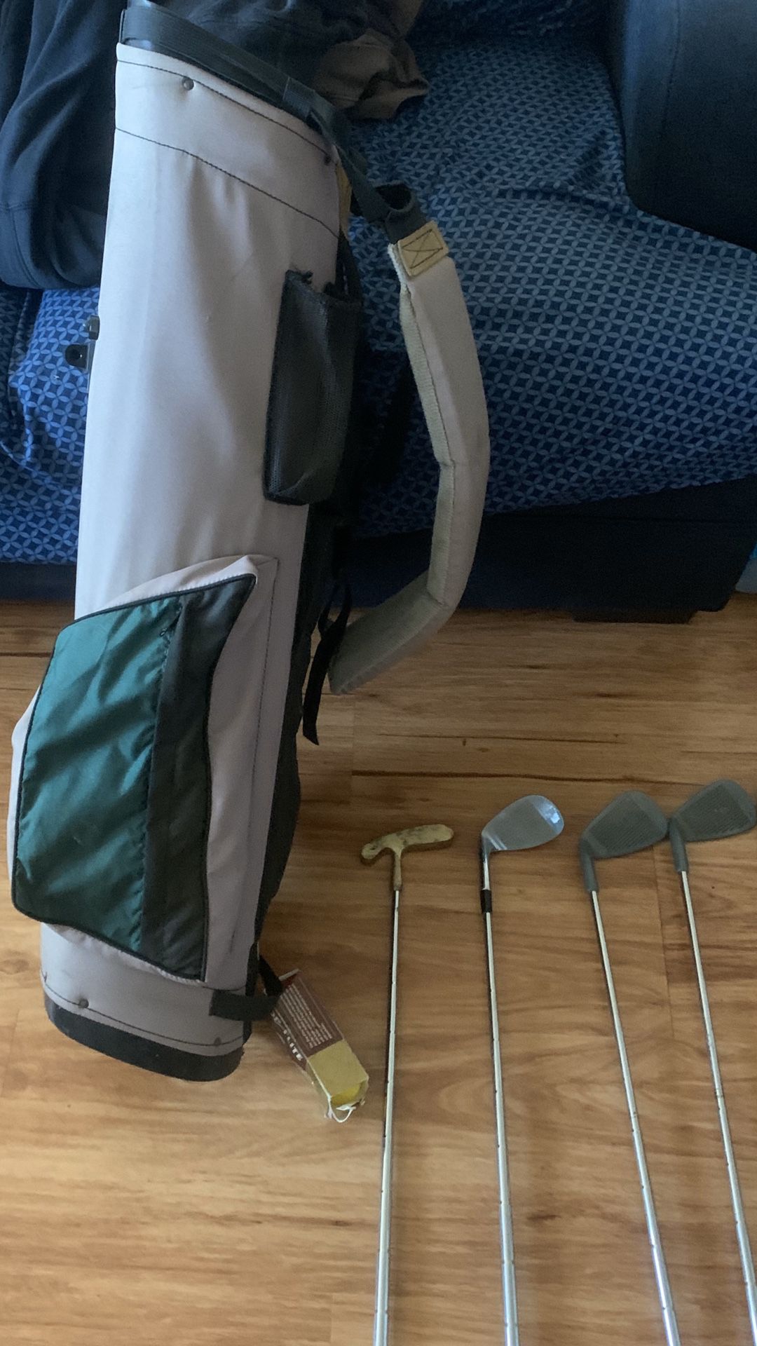 Golf Clubs, Bag and golf balls included