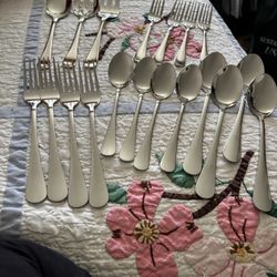 19 Pieces Brand New Stainlesssteel Set.