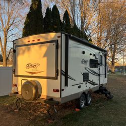 2015 Rockwood Roo Hybrid Travel Trailer 