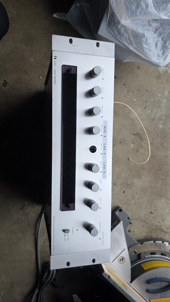 TOA  AX-1000 AUTOMATIC MICROPHONE MIXER, SEVEN  INPUT