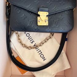 Louis vuitton pochete mettis east west