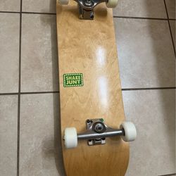 Brand New Skateboard ! (Size 8.25)