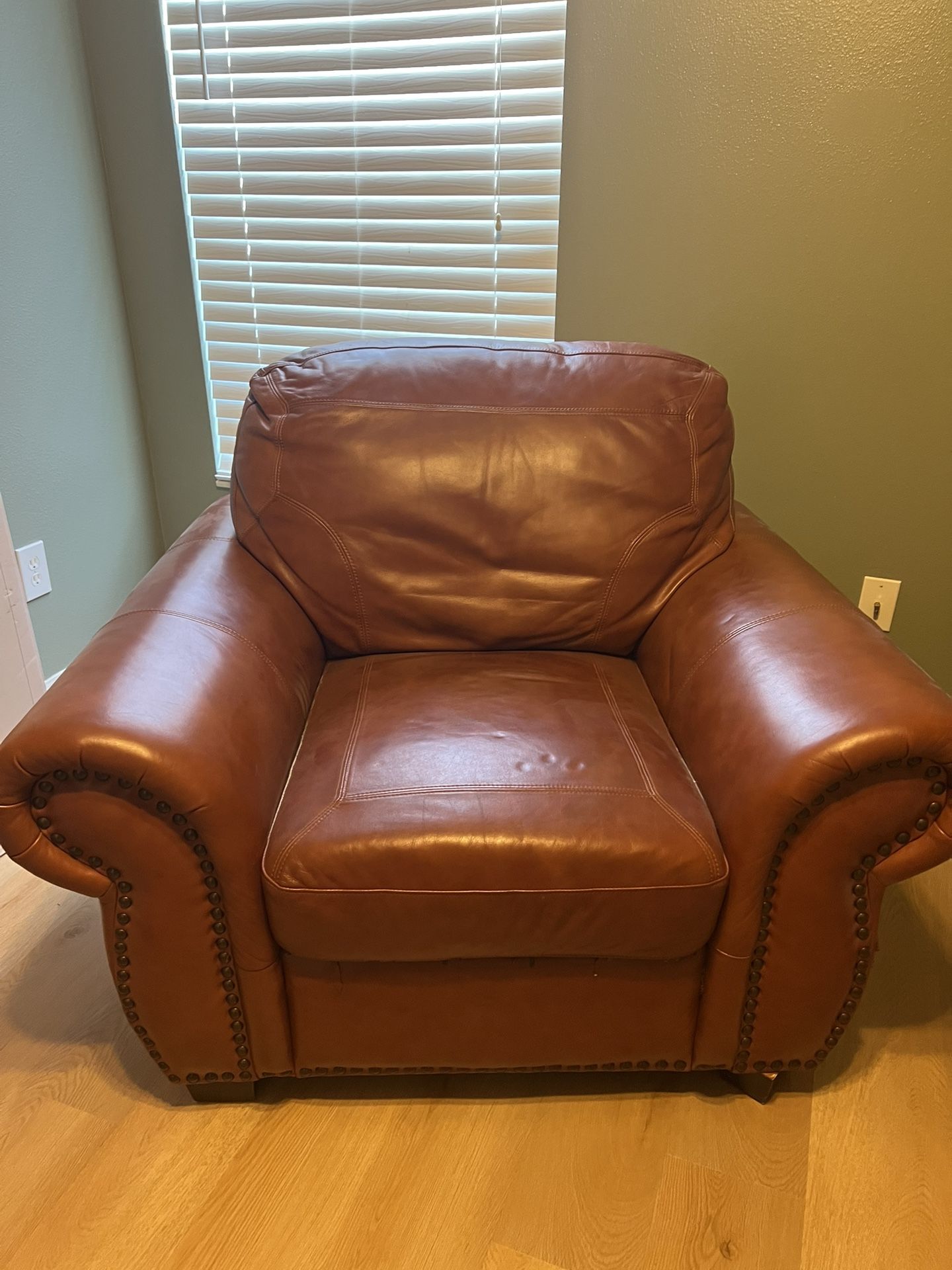 Accent Chair (Leather)