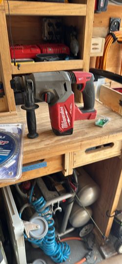 Milwaukee M18 fuel rotary hammer.
