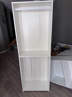 6 Shelfs with hanging rocks