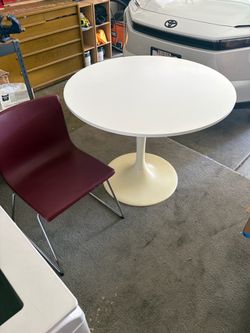 Kitchen table - round white