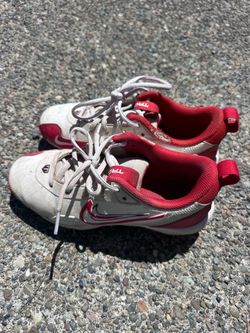Nike 3.5Y baseball cleat