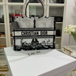 Dior Tote- Size Medium  🔴 Final Sale🔴