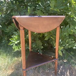 Bombay Company Round Triangle Drop Leaf 3-Sided End Side Table