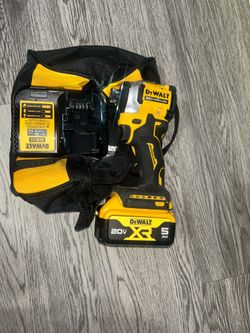 ATOMIC 20V MAX Lithium-Ion Cordless 1/4 in. Brushless Impact Driver Kit, 5 Ah Battery, Charger, and Bag