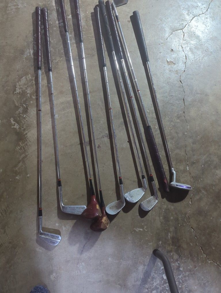 VINTAGE GOLF CLUBS