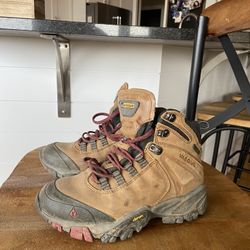 Vasque Skywalk  Gore Tex Women’s Hiking Boots - Size 6.5. 