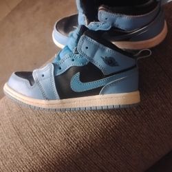 Nike Jordans Blue White Black 10C Size 