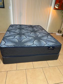 QUEEN SIZE NEW, SERTA COMFORT PEDIC