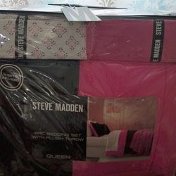 BNIB Steve Madden 8pcs QUEEN Bed in a bag w/plush throw $65 OBO