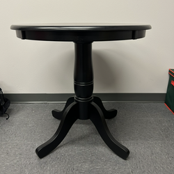 Round dining table
