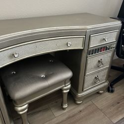 Coaster Furniture Vanity With Mirror 