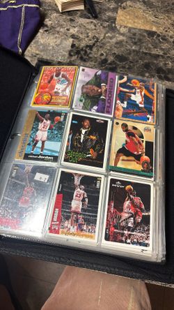 40 40 pages of basketball collectible and baseball cards