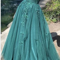 XV Vestido De Quinceañera Verde Esmeralda Size 0-1 