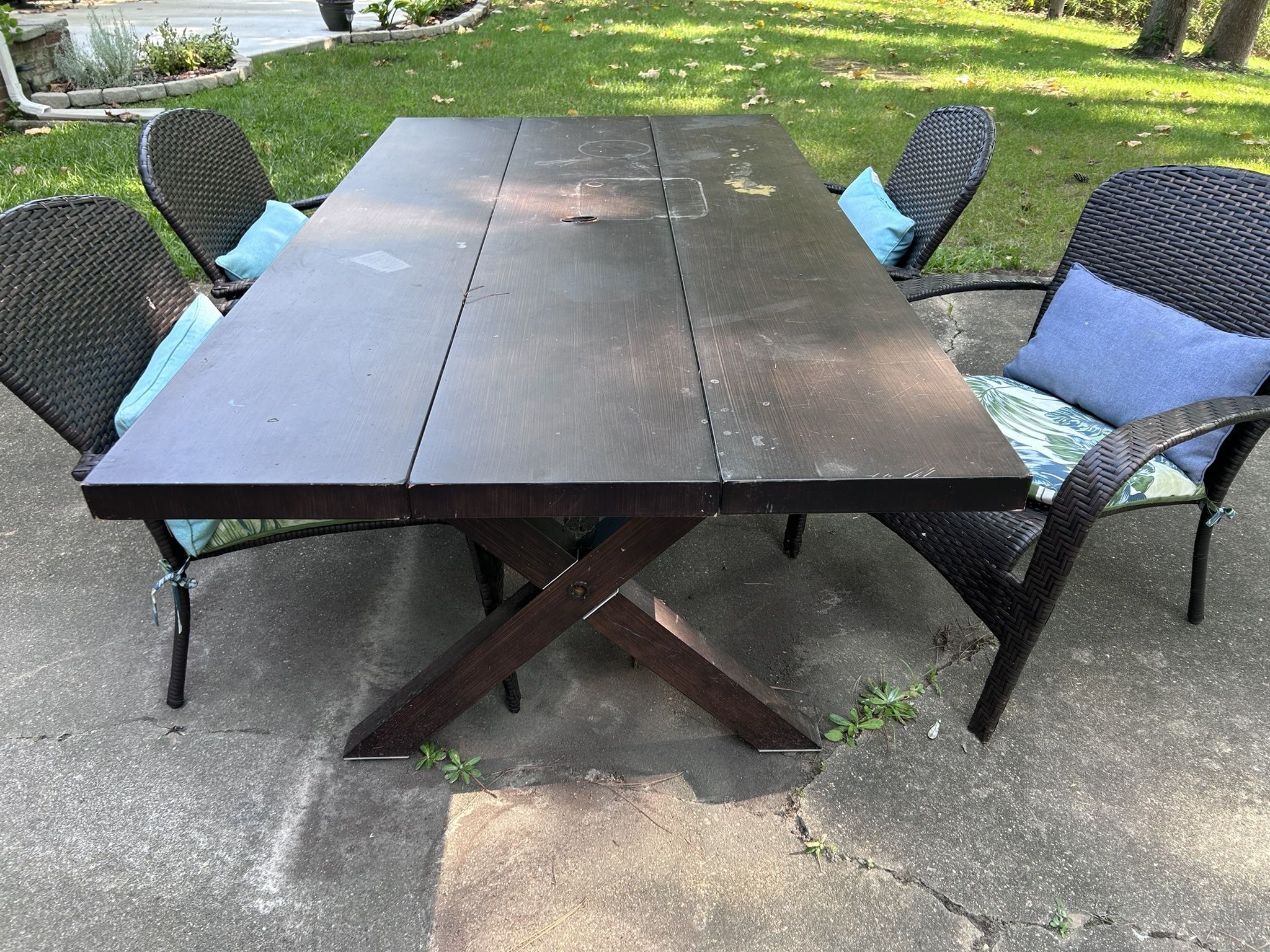 Patio Table w/ 6 Wicker Chairs