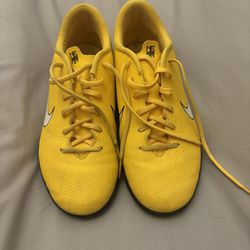 Boys Nike Yellow Cleats Size 4
